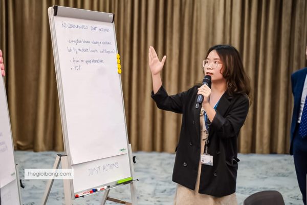 Thuyết trình với bảng flipchart