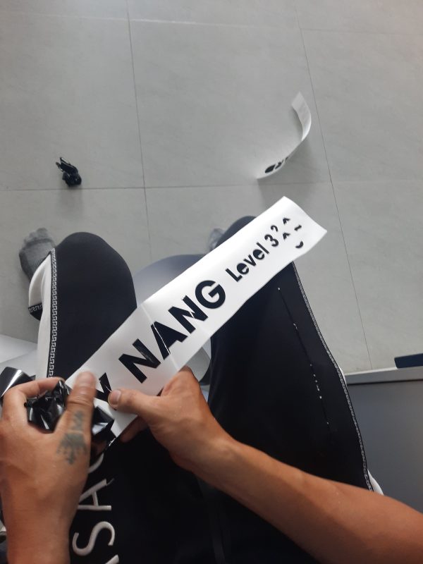 Chữ decal cắt để dán trên bảng